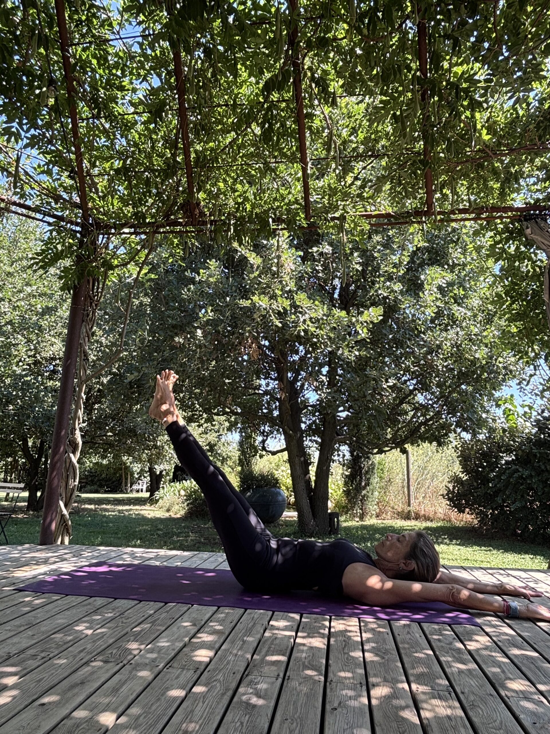 Práctica de yoga en Mas Generós